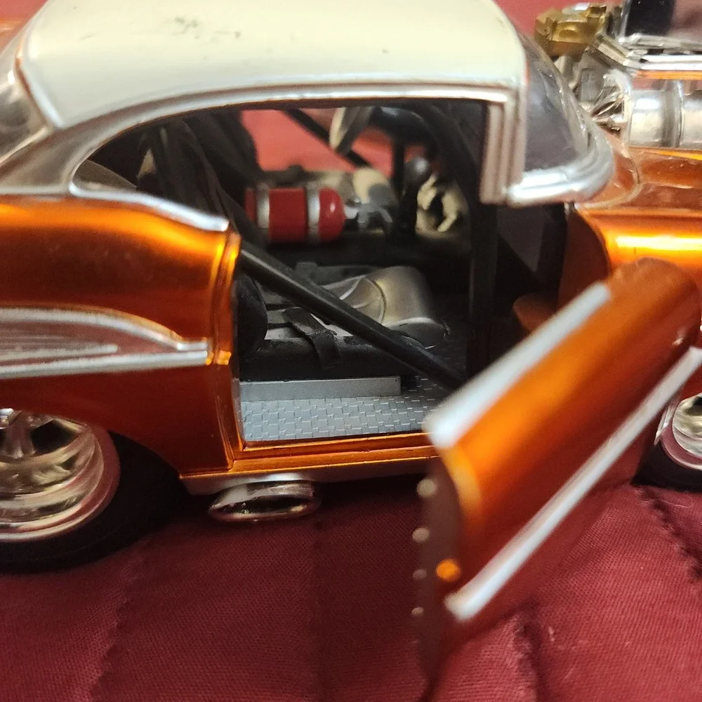 Muscle Machines 1957 Chevy 1:24 Diecast Hot Rod Orange Metallic Funline 57 Chevy